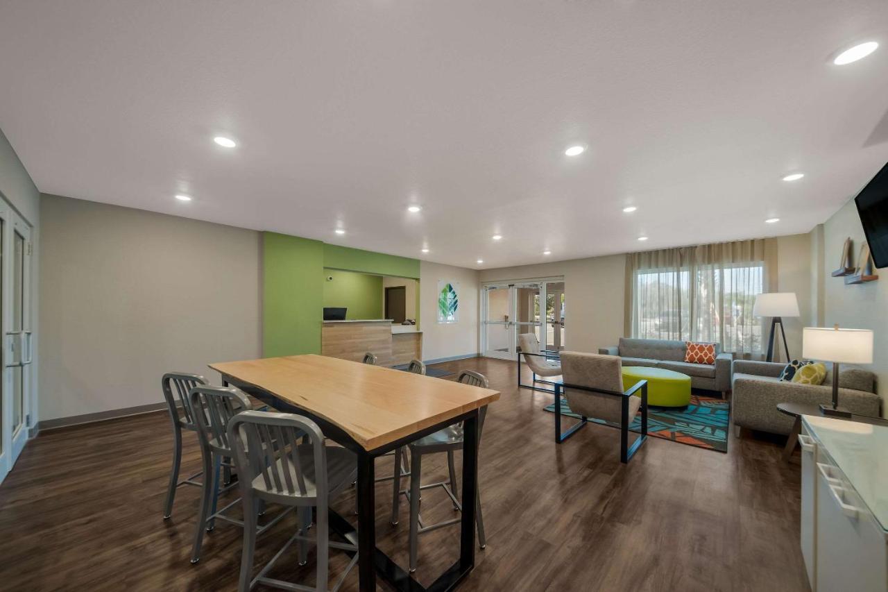 Woodspring Suites Wesley Chapel-Tampa エクステリア 写真
